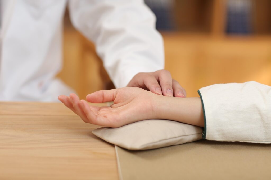 Tu-van-dong-y-drtanclinic-ha-noi